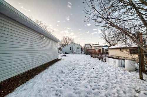 476 3 Street, Drumheller, AB - Outdoor