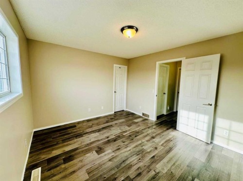 8 Royal Elm Way Nw, Calgary, AB - Indoor Photo Showing Other Room