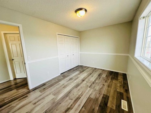 8 Royal Elm Way Nw, Calgary, AB - Indoor Photo Showing Other Room