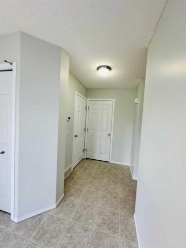 8 Royal Elm Way Nw, Calgary, AB - Indoor Photo Showing Other Room