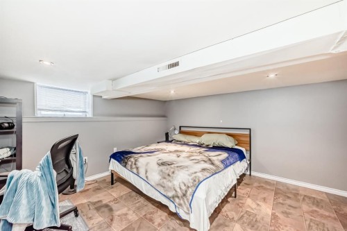 460 3 Street, Drumheller, AB - Indoor Photo Showing Bedroom