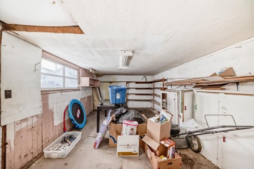 460 3 Street, Drumheller, AB - Indoor