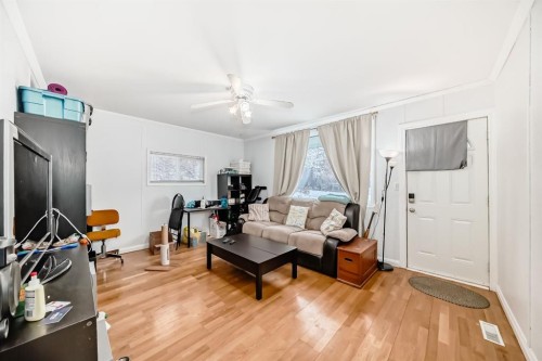 460 3 Street, Drumheller, AB - Indoor Photo Showing Other Room