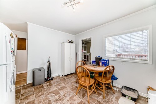 460 3 Street, Drumheller, AB - Indoor