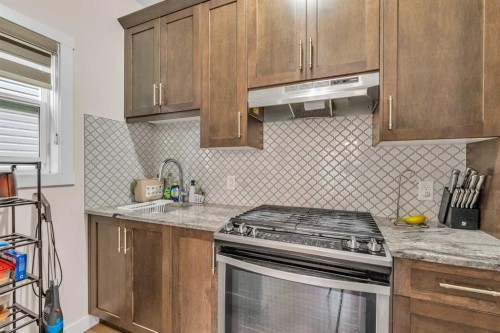 7672 80 Avenue Ne, Calgary, AB - Indoor Photo Showing Kitchen With Upgraded Kitchen