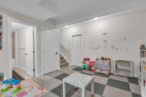 7672 80 Avenue Ne, Calgary, AB - Indoor Photo Showing Other Room