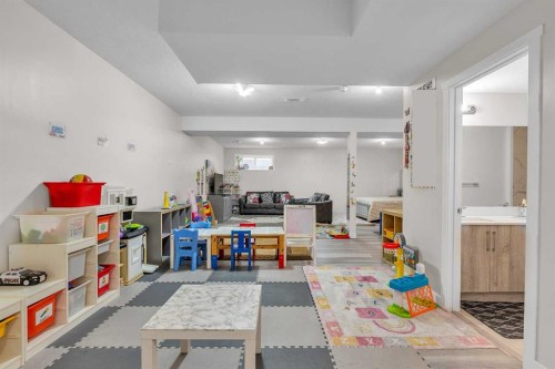 7672 80 Avenue Ne, Calgary, AB - Indoor