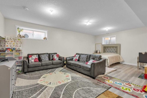 7672 80 Avenue Ne, Calgary, AB - Indoor