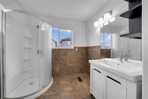 11 Hidden Valley Link Nw, Calgary, AB - Indoor Photo Showing Bathroom