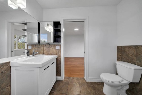 11 Hidden Valley Link Nw, Calgary, AB - Indoor Photo Showing Bathroom