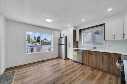 11 Hidden Valley Link Nw, Calgary, AB - Indoor Photo Showing Kitchen