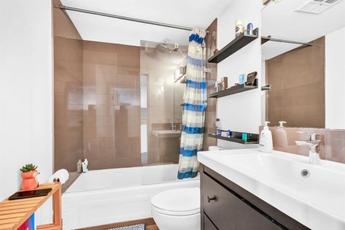 304-2130 17 Street Sw, Calgary, AB - Indoor Photo Showing Bathroom