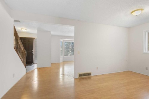 15 Edgedale Way Nw, Calgary, AB - Indoor Photo Showing Other Room