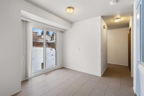 15 Edgedale Way Nw, Calgary, AB - Indoor Photo Showing Other Room