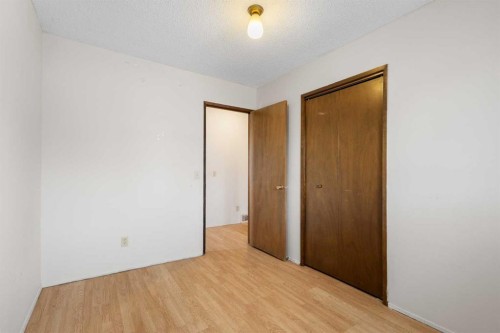 15 Edgedale Way Nw, Calgary, AB - Indoor Photo Showing Other Room