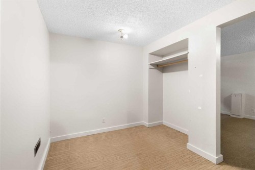 15 Edgedale Way Nw, Calgary, AB - Indoor Photo Showing Other Room