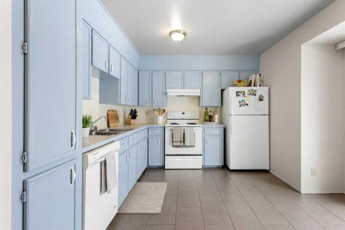 15 Edgedale Way Nw, Calgary, AB - Indoor Photo Showing Kitchen With Double Sink