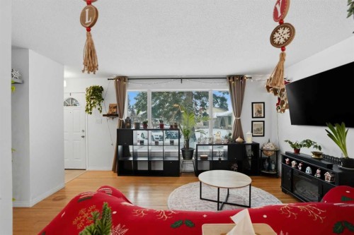 67 Margate Place Ne, Calgary, AB - Indoor Photo Showing Living Room