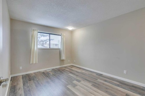 68 Woodglen Close Sw, Calgary, AB - Indoor Photo Showing Other Room
