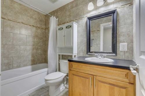 68 Woodglen Close Sw, Calgary, AB - Indoor Photo Showing Bathroom