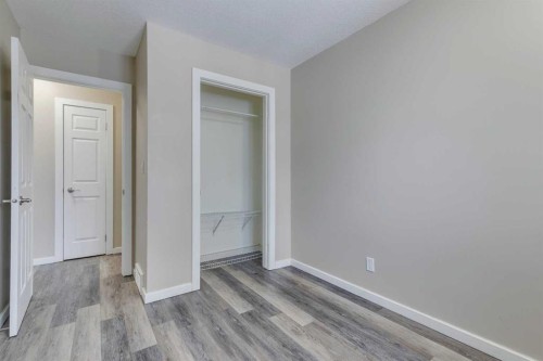 68 Woodglen Close Sw, Calgary, AB - Indoor Photo Showing Other Room