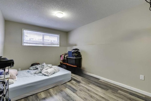 68 Woodglen Close Sw, Calgary, AB - Indoor Photo Showing Bedroom