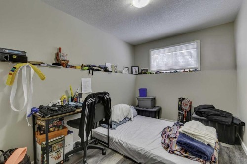 68 Woodglen Close Sw, Calgary, AB - Indoor Photo Showing Bedroom