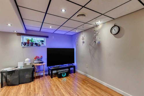 68 Woodglen Close Sw, Calgary, AB - Indoor Photo Showing Other Room