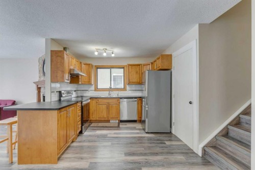 68 Woodglen Close Sw, Calgary, AB - Indoor Photo Showing Kitchen