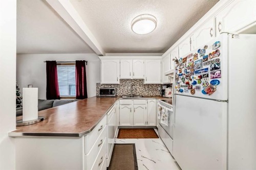 109 Millview Square Sw, Calgary, AB - Indoor Photo Showing Kitchen