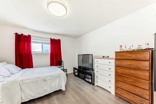 109 Millview Square Sw, Calgary, AB - Indoor Photo Showing Bedroom