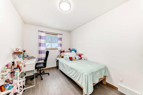 109 Millview Square Sw, Calgary, AB - Indoor Photo Showing Bedroom