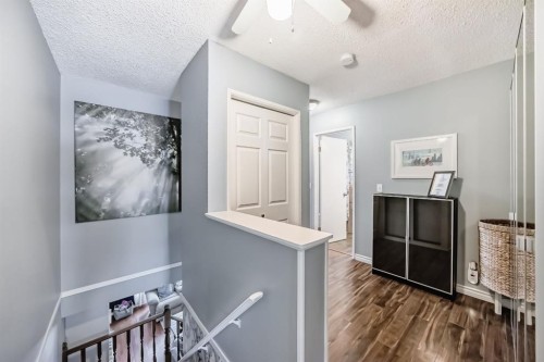 35 Macewan Drive Nw, Calgary, AB - Indoor Photo Showing Other Room