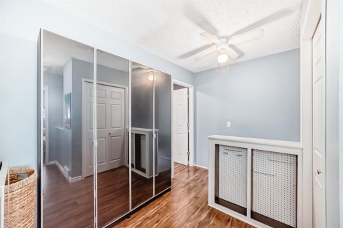 35 Macewan Drive Nw, Calgary, AB - Indoor Photo Showing Other Room