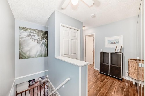 35 Macewan Drive Nw, Calgary, AB - Indoor Photo Showing Other Room