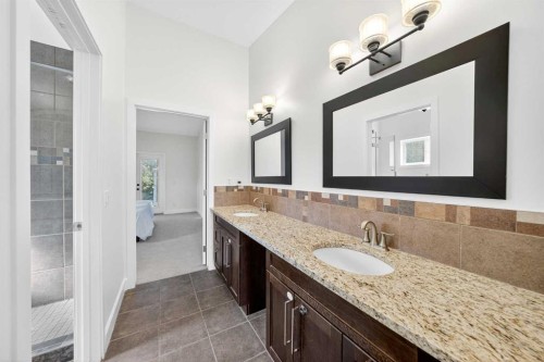 2831 Brecken Road Nw, Calgary, AB - Indoor Photo Showing Bathroom