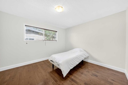 2831 Brecken Road Nw, Calgary, AB - Indoor Photo Showing Bedroom