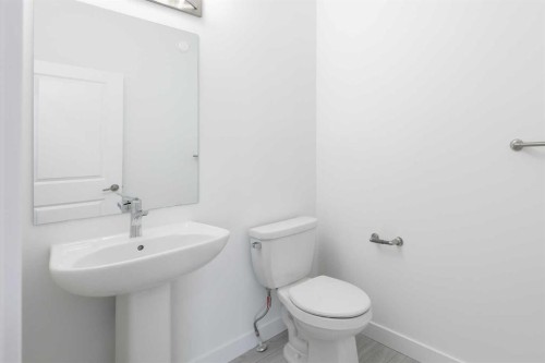 19 Appaloosa Way, Cochrane, AB - Indoor Photo Showing Bathroom