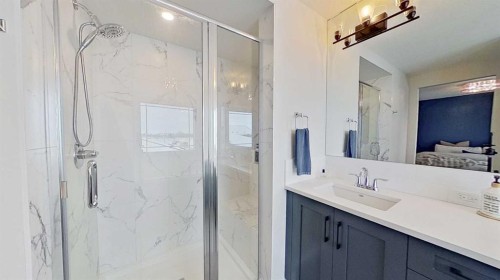 184 Emberside Place, Cochrane, AB - Indoor Photo Showing Bathroom