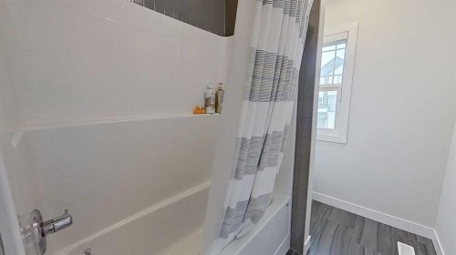 184 Emberside Place, Cochrane, AB - Indoor Photo Showing Bathroom