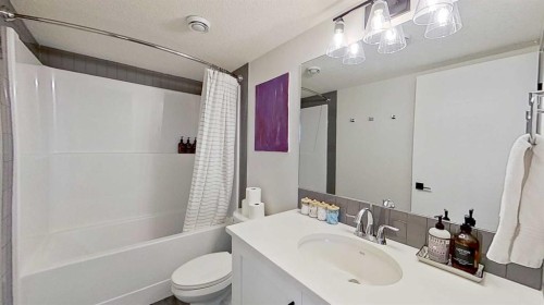 184 Emberside Place, Cochrane, AB - Indoor Photo Showing Bathroom