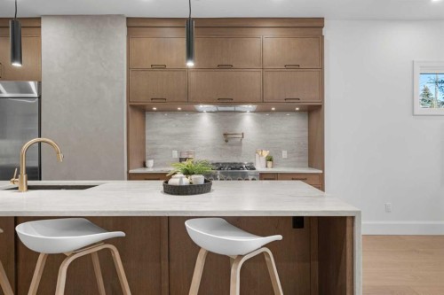 3917 19 Street Sw, Calgary, AB - Indoor Photo Showing Kitchen With Upgraded Kitchen