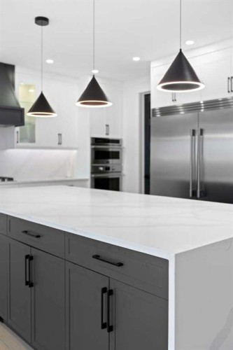 21 Sunvalley View, Cochrane, AB - Indoor Photo Showing Kitchen