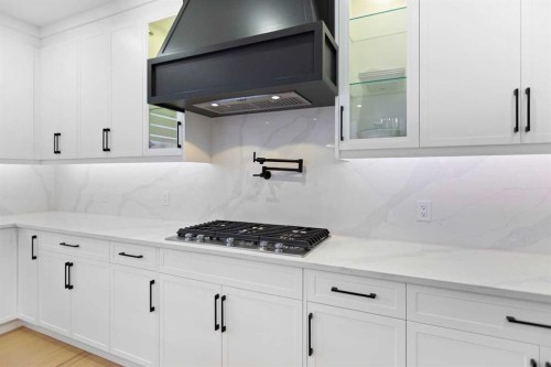 21 Sunvalley View, Cochrane, AB - Indoor Photo Showing Kitchen