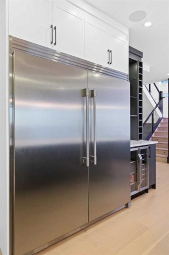 21 Sunvalley View, Cochrane, AB - Indoor Photo Showing Kitchen