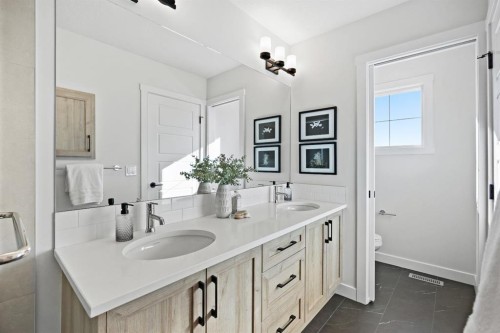 56 Fireside Common, Cochrane, AB - Indoor Photo Showing Bathroom
