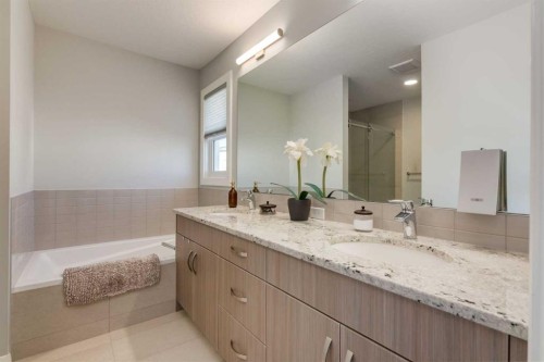 57 Evansfield Gate Nw, Calgary, AB - Indoor Photo Showing Bathroom