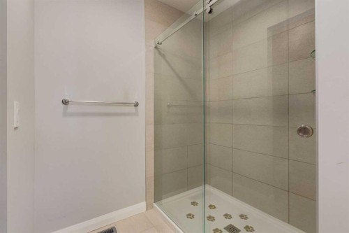 57 Evansfield Gate Nw, Calgary, AB - Indoor Photo Showing Bathroom