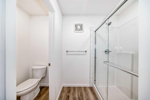 115 Mercado Se, Calgary, AB - Indoor Photo Showing Bathroom