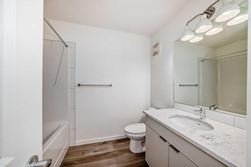 115 Mercado Crescent Se, Calgary, AB - Indoor Photo Showing Bathroom